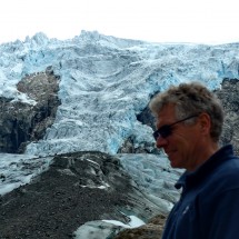 Alfred with glacier Buer which is flowing down from the huge Folgefonna glacier